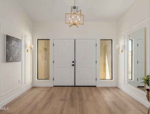 DISTINCTIVE DOOR AND TRIM INC